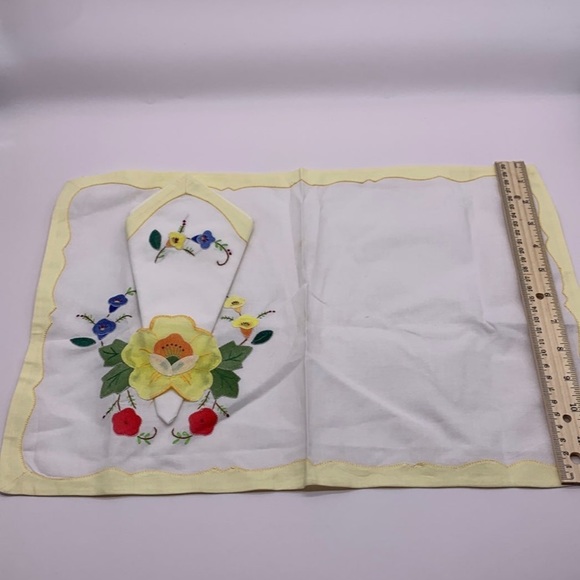 2 Vintage yellow embroidered flowers unique sets of cloth placemats with napkins - Picture 9 of 12